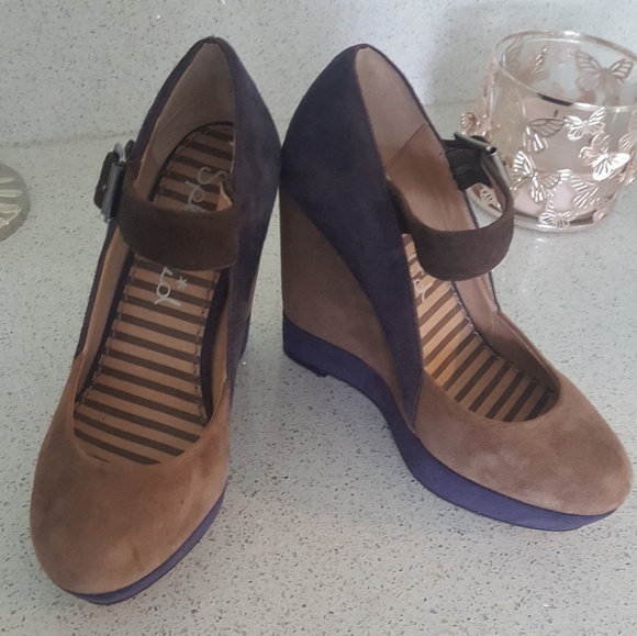 Shoes - Picture 2 of 4